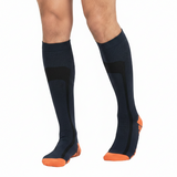 Chaussettes de Compression Sport - Bleu et Orange - vue de face porté sur jambes d'homme
