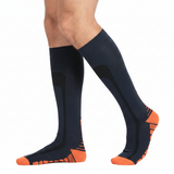 Chaussettes de Compression Sport - Bleu et Orange - vue de profil porté sur jambes d'homme
