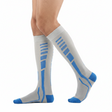 Chaussettes de Compression Sport - Gris et Bleu - Vue de profil porte sur jambes homme