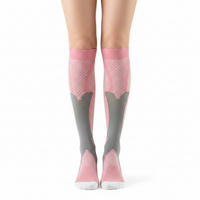 Chaussettes de Compression Sport Unisexe - Rose et Gris - Vue de face sur jambes de femme