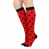 Chaussettes de Compression à Pois - Rouge et Noir - vue de profil sur jambes de femme