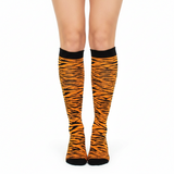 Chaussettes de Compression à Rayures "Léopard" - vue de face sur jambes de femme
