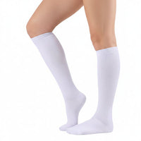 Chaussettes de compression haute qualité - Modèle classique BLANC - vue de profil portées sur jambes de femme
