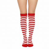 Chaussettes de compression à rayures rouge et blanc - vue de face sur jambes de femme